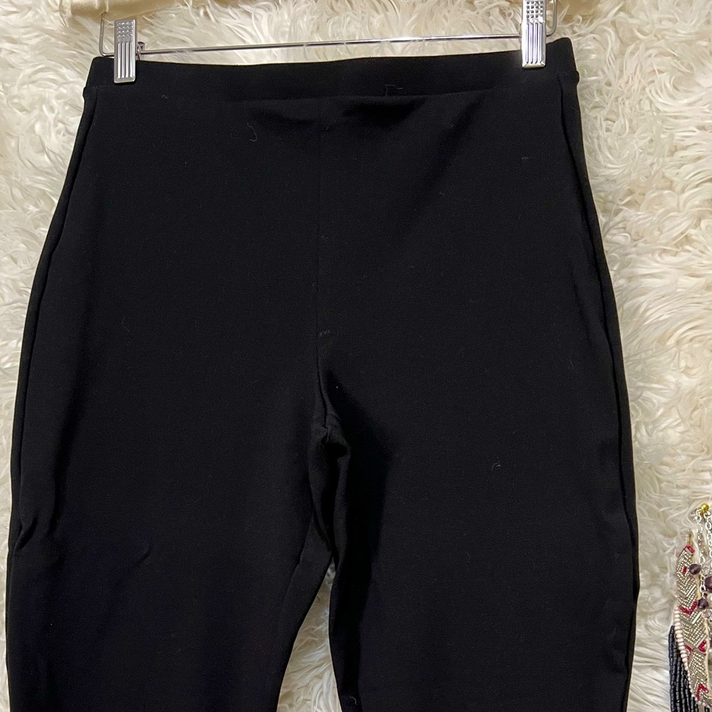I’m selling Chico’s slimming pants size 1